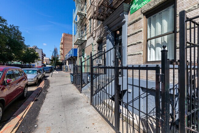 Building Photo - 510 Jackson Ave