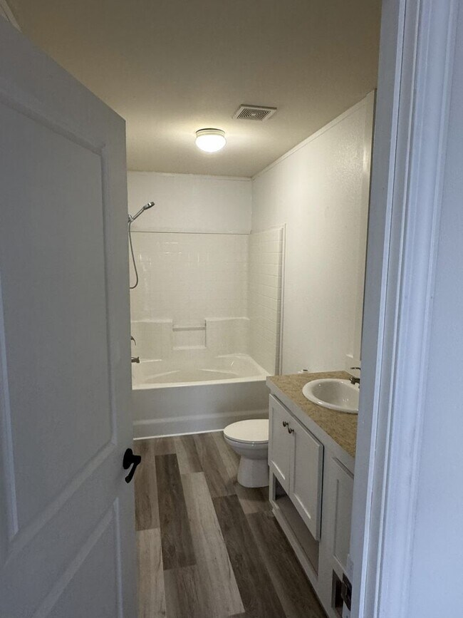 Foto del edificio - Come and take a look at this GEM!!!!!