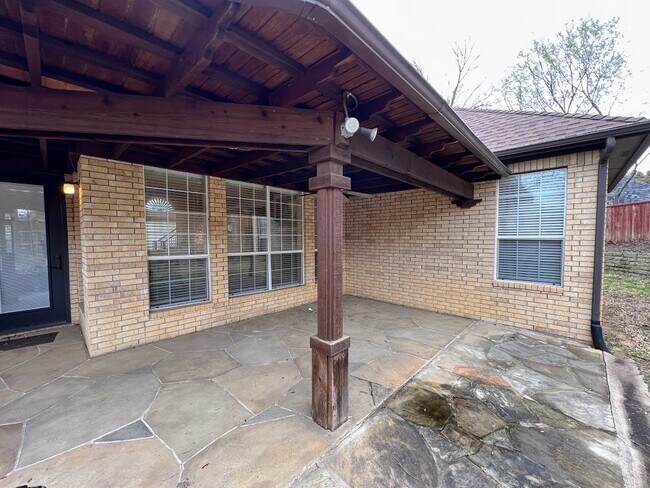 Foto del edificio - Immaculate 5 bedroom 4 bath home!