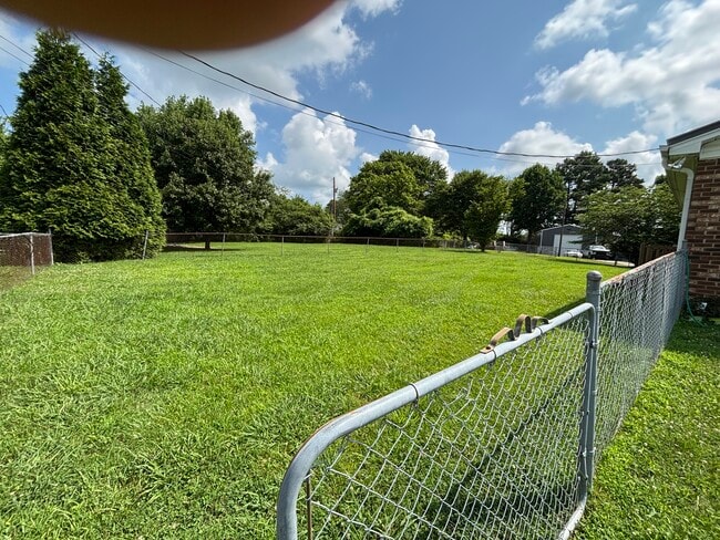 Building Photo - 1307 Allen Rd
