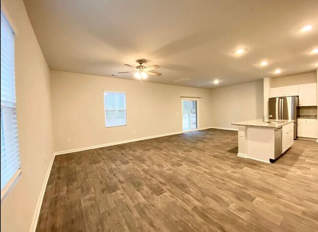 Foto del edificio - 4 Bed 3 Bath Single Family Home