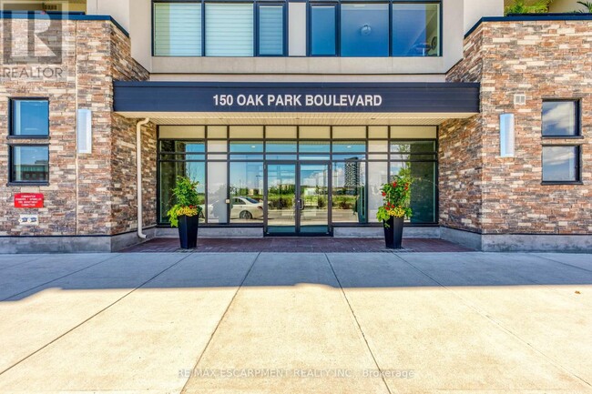 Photo du bâtiment - 150-150 Oak Park Blvd