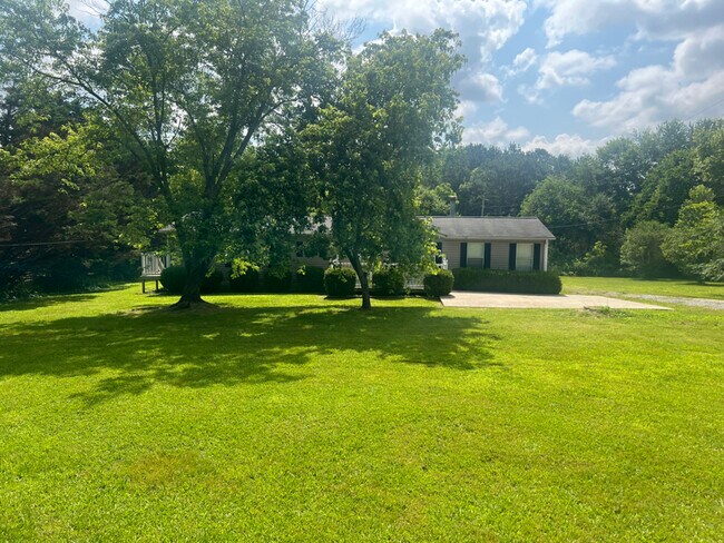 Building Photo - 725 Bandy Rd