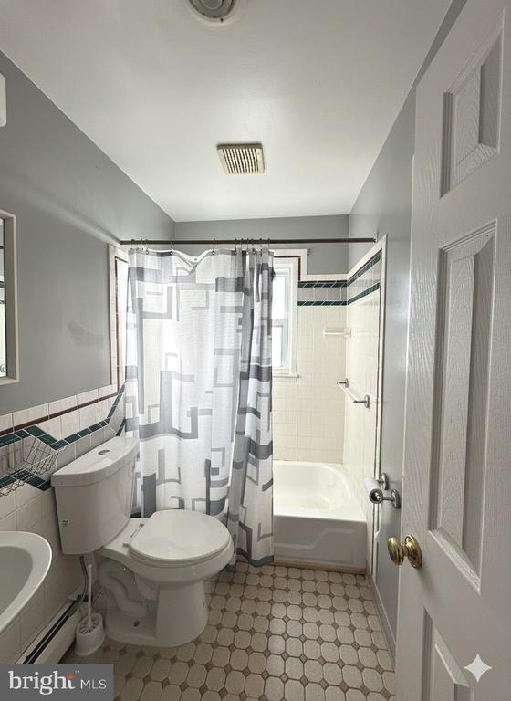 Building Photo - 4311 Kenwood Dr