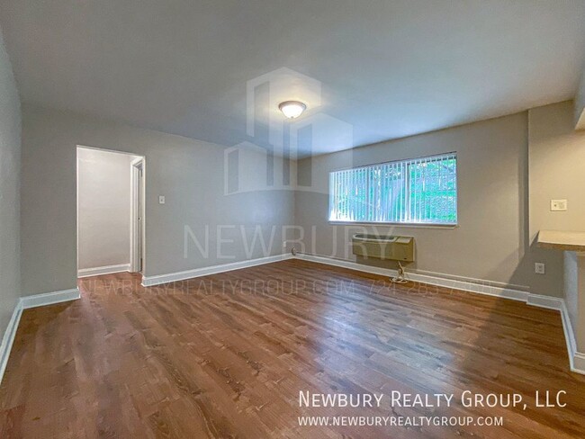 Building Photo - Beautiful One-Bedroom Apartment in Port Vue