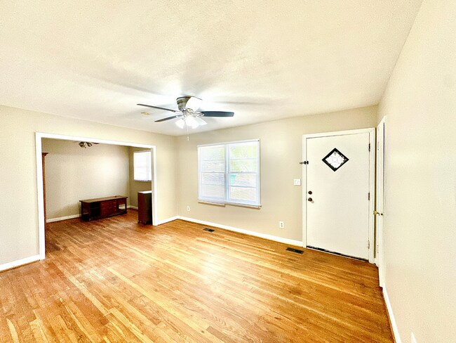 Building Photo - 601 Lynn Terrace