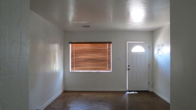 Living Room - 718 W McKinley St