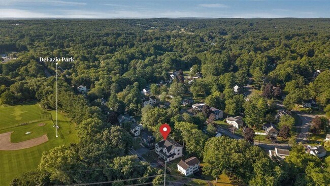 Foto del edificio - 311 Dedham Ave