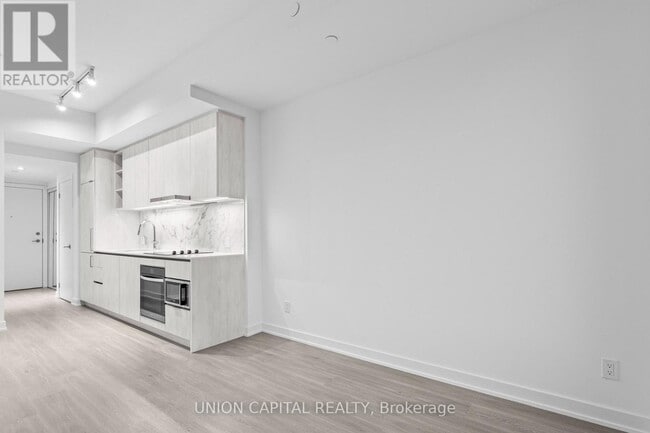 Building Photo - 8 Wellesley St W