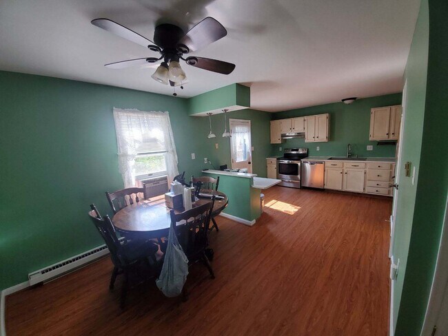 Building Photo - 1264 McCarty Ln