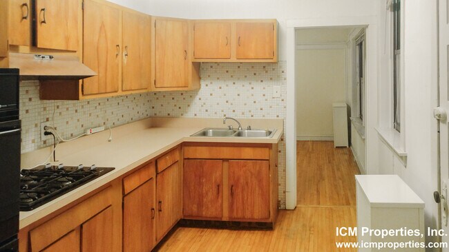 Building Photo - 4951 N Oakley Ave