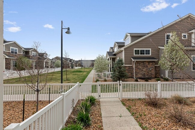 Building Photo - 3 Bedroom Townhome in Windsor