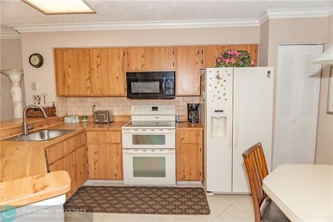 Building Photo - 2232 N Cypress Bend Dr
