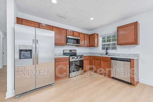 Foto del edificio - 7142 Wesleyan Rd