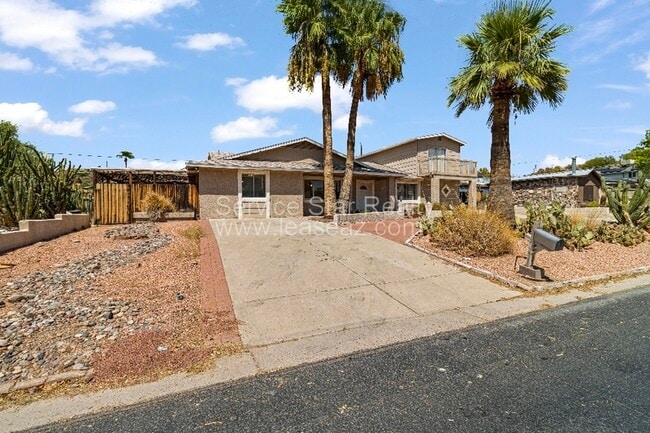 Building Photo - 1422 E Yucca St