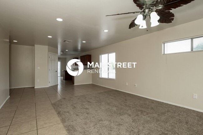 Building Photo - 3 Bedroom Pet-Friendly Home in TUCSON, AZ with Main Street Renewal