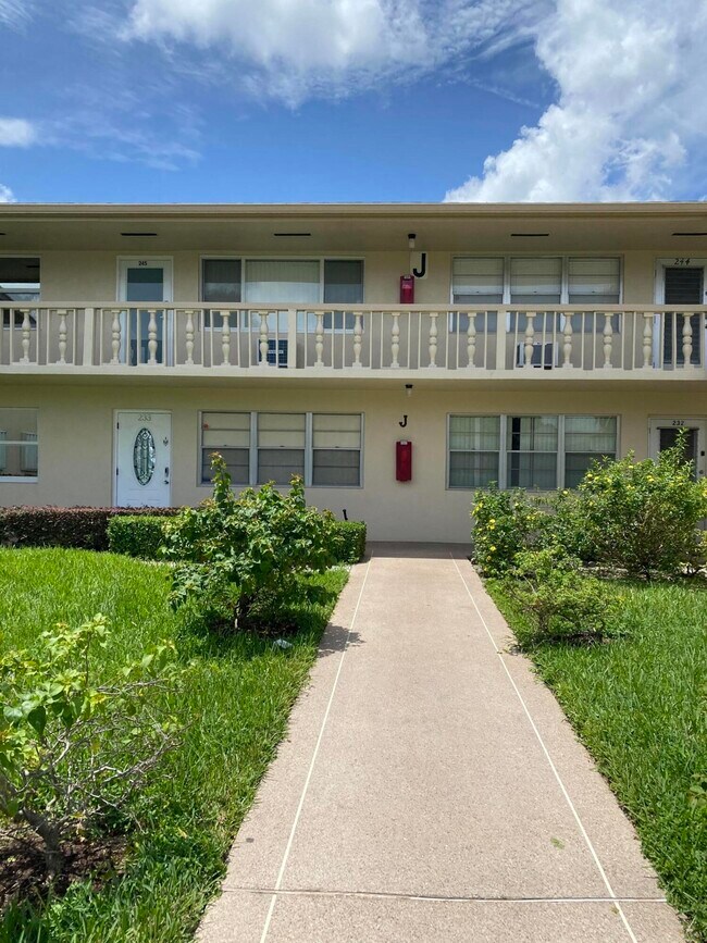 249 Bedford J, West Palm Beach, FL 33417 Condo for Rent in West Palm
