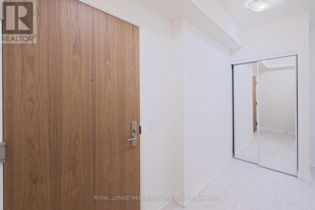 Building Photo - 27 Korda Gate