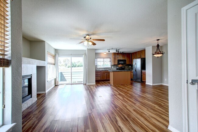 Foto del edificio - Rare Sapphire Pointe 2 bed townhome for le...