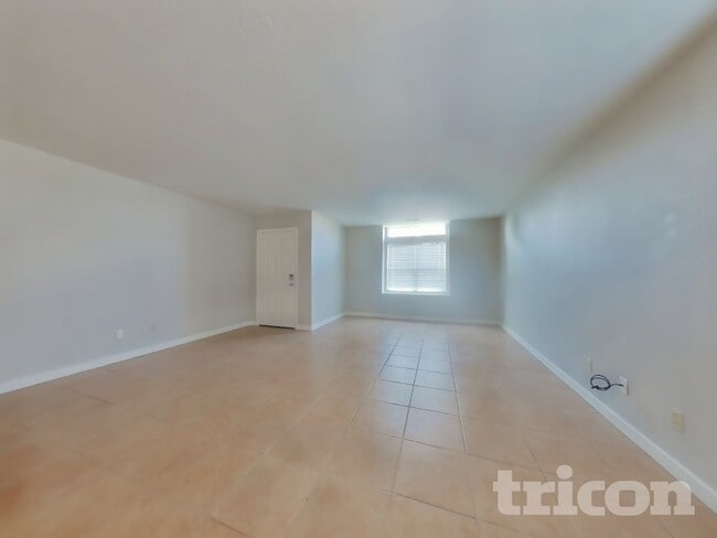 Foto del edificio - 5885 Wilkinson St