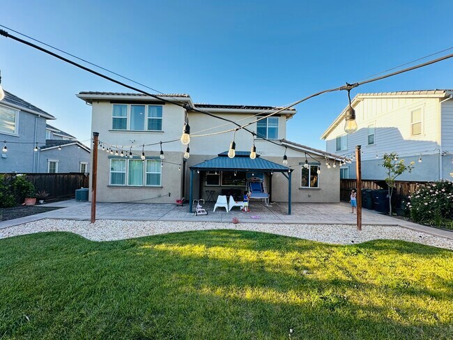 Building Photo - 486 Glenbrook Dr