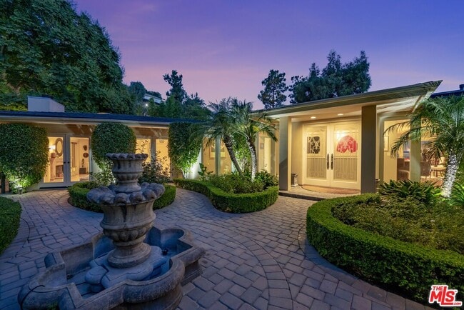 Foto del edificio - 1457 Claridge Dr