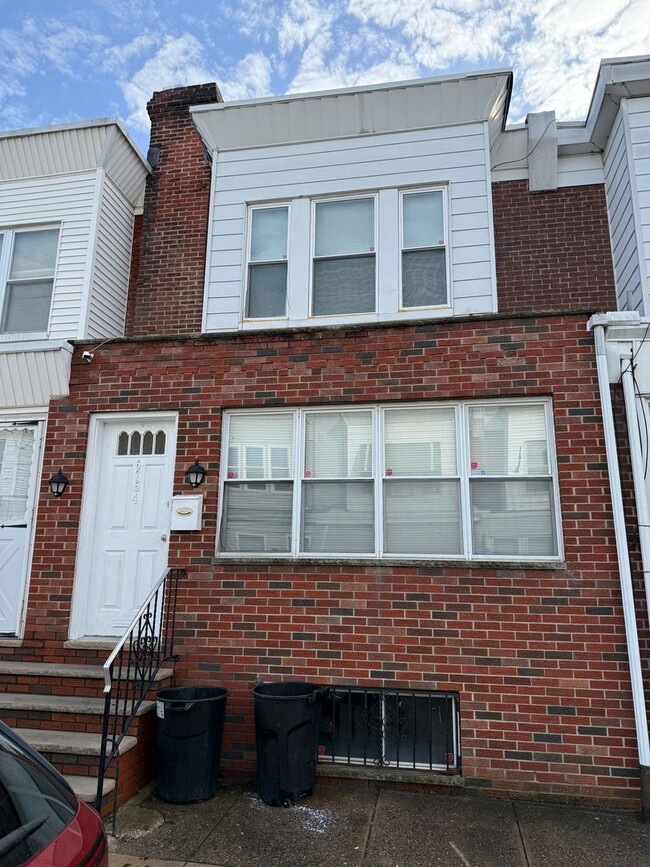 Building Photo - Modern 4 bedroom Home-Southwest Philadelphia