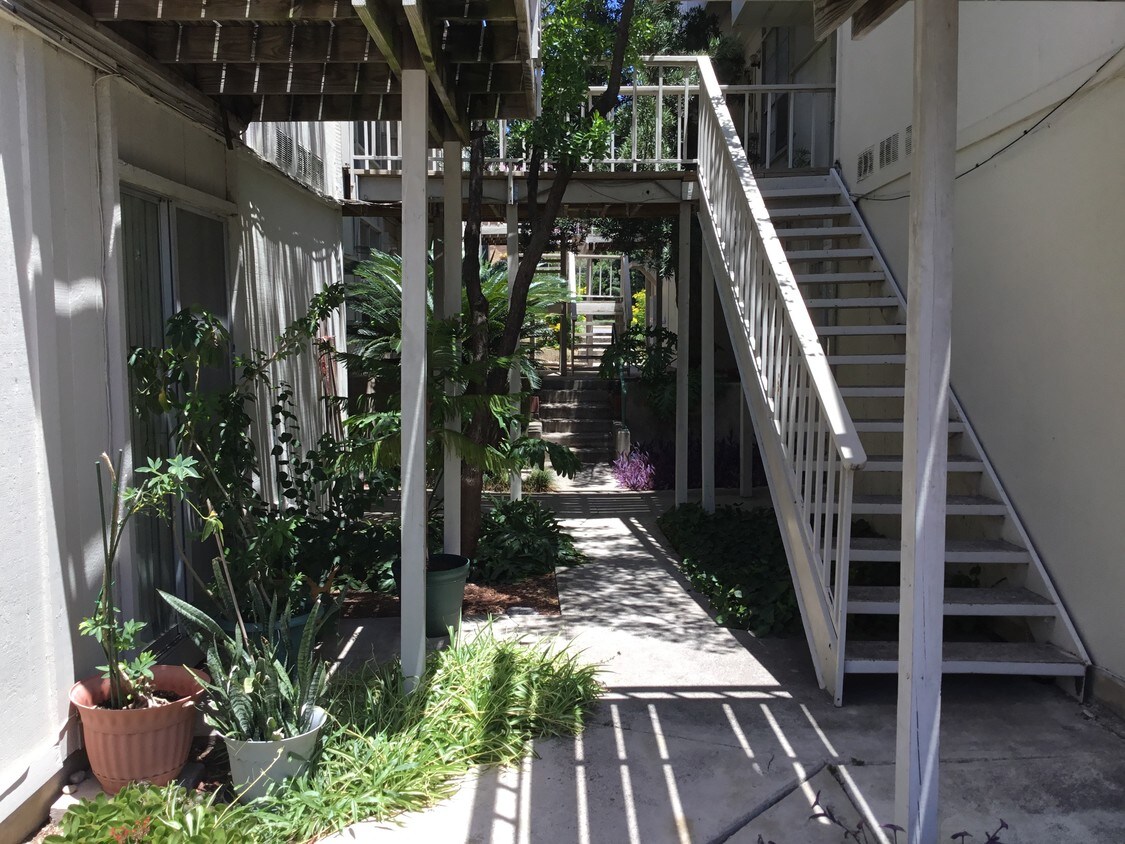 Primary Photo - 202 Arcadia Pl