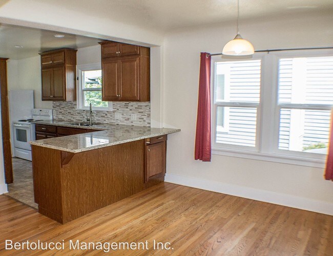 Foto del edificio - 3 br, 1.5 bath House - 965 17th St NE