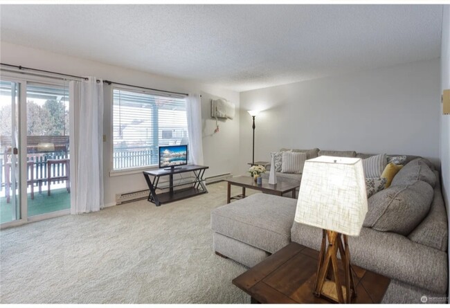 Building Photo - 10 S Cove Ave