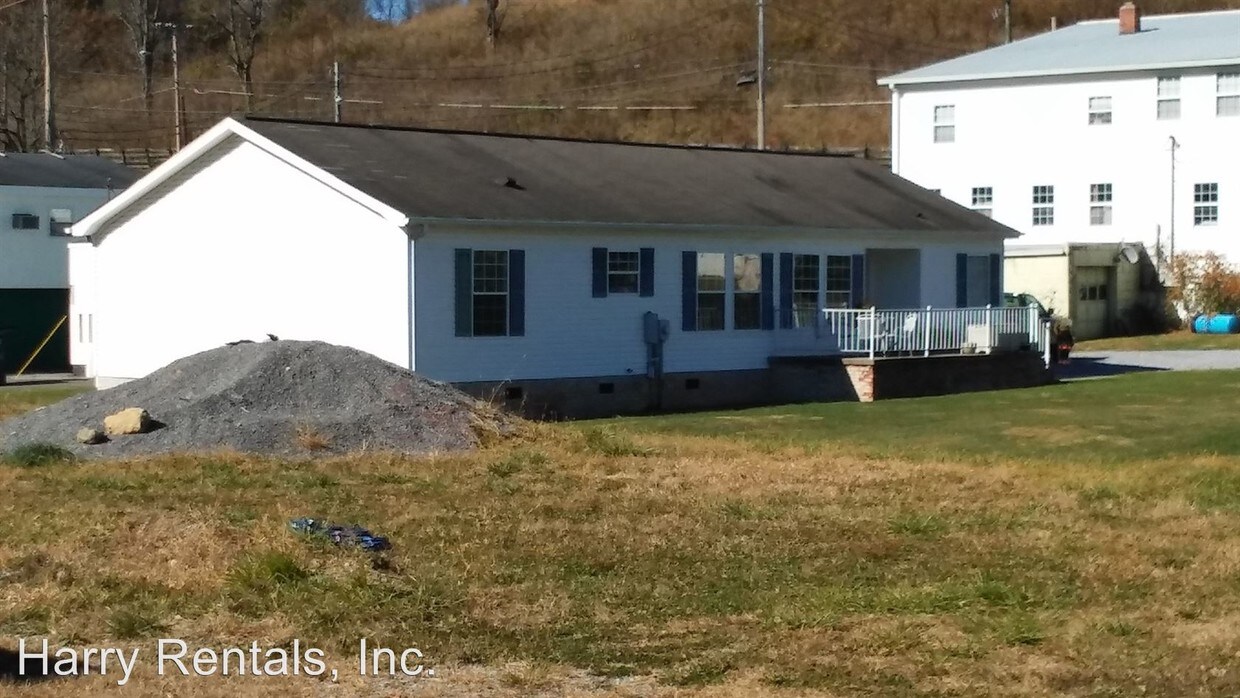 Primary Photo - 407 Steeles Ln