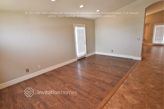 Foto del edificio - 6943 E Lakeview Ave