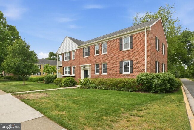 Foto del edificio - 6604 Potomac Ave