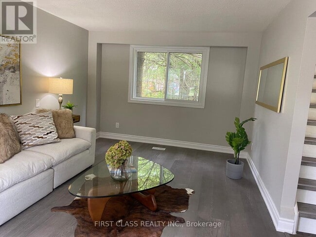 Building Photo - 576 Kortright Rd W