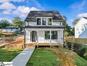 Building Photo - 339 Gower St