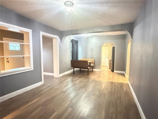 Foto del edificio - 644 Indiana St