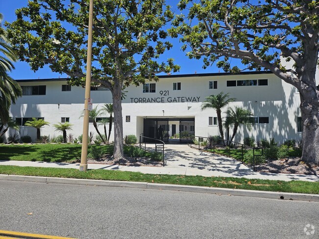 Building Photo - Torrance Gateway Apartments