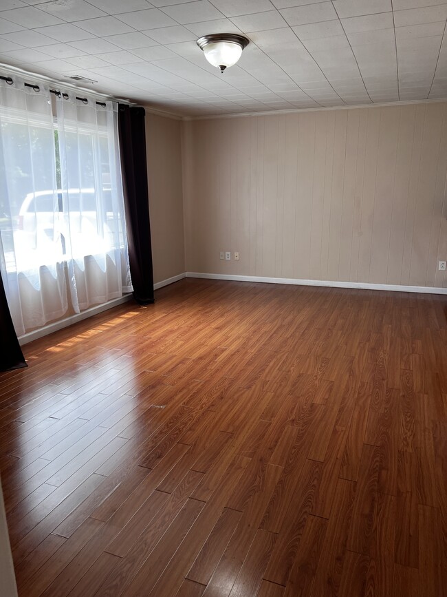 Building Photo - 2208 W 76th St