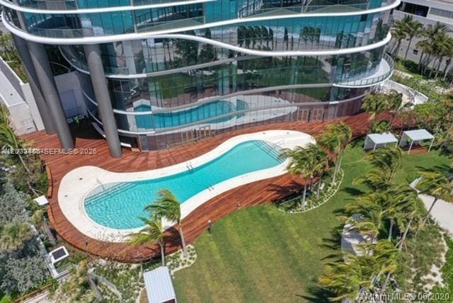 Building Photo - 15701 Collins Ave