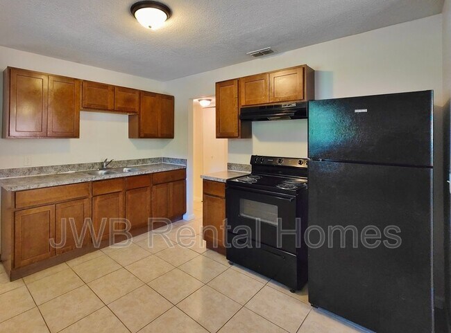 Foto del edificio - 2338 Looking Glass Ln