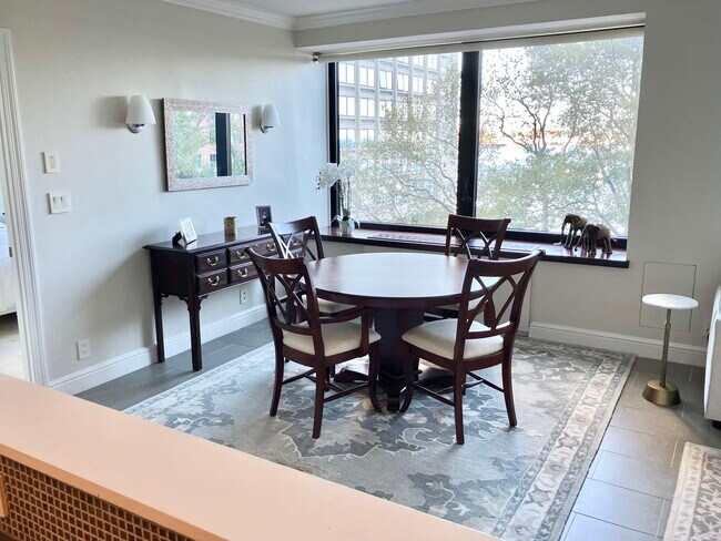 Building Photo - 65 E India Row