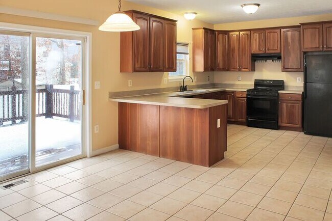 Building Photo - Pet Friendly 2 Story with 3 Bedrooms/2.5 B...