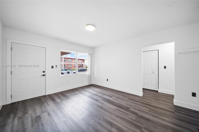 Foto del edificio - 3551 SW 10th St