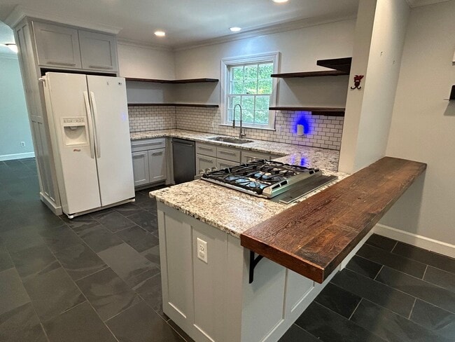 Building Photo - 5 Bed | 3.5 Bath House in Raleigh