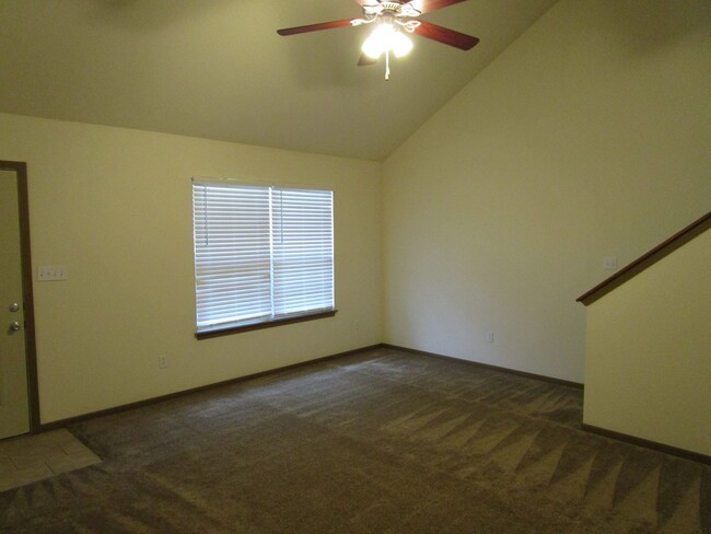 Building Photo - 601-603-603 Glenstone Dr