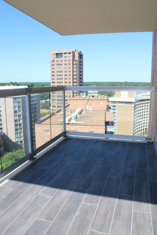 Building Photo - 221 W 48th St