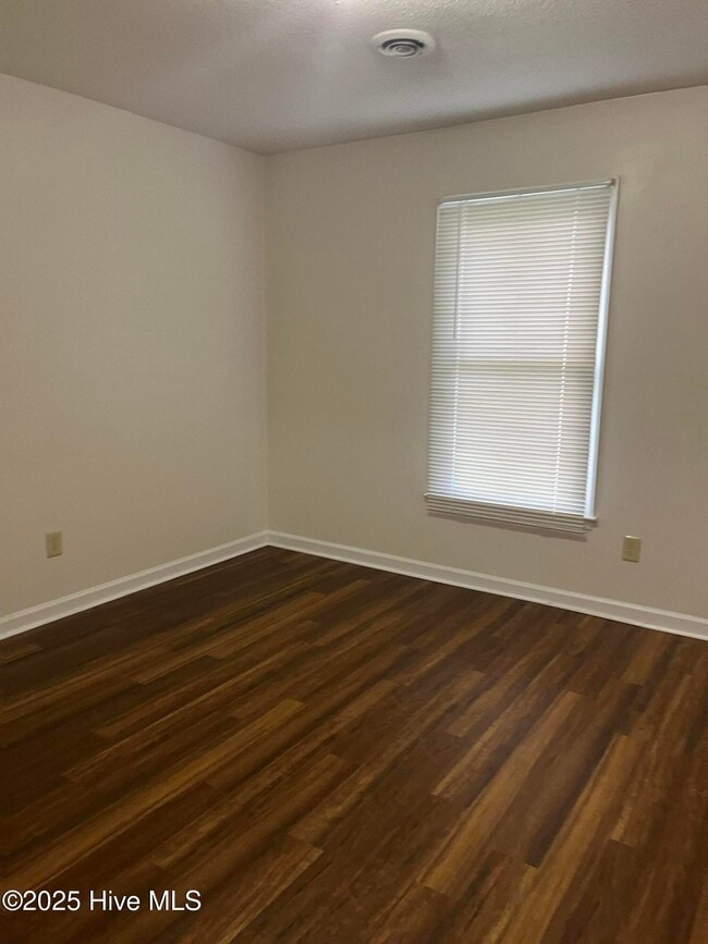 Foto del edificio - 125 Corey Cir