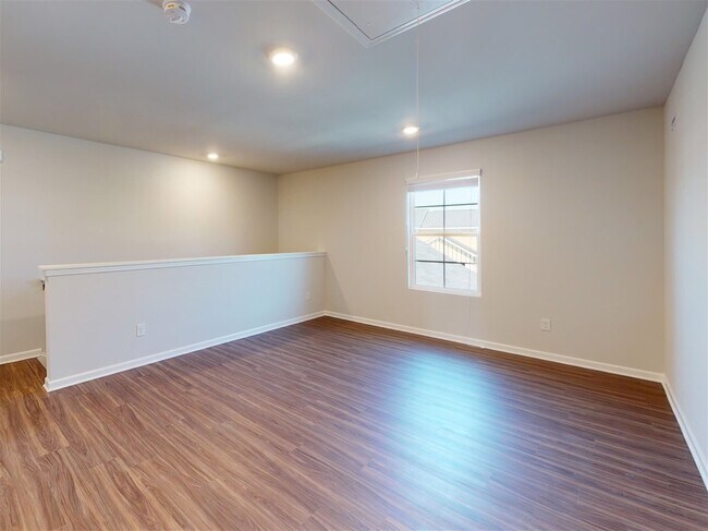 Building Photo - 200 Hackberry Ave