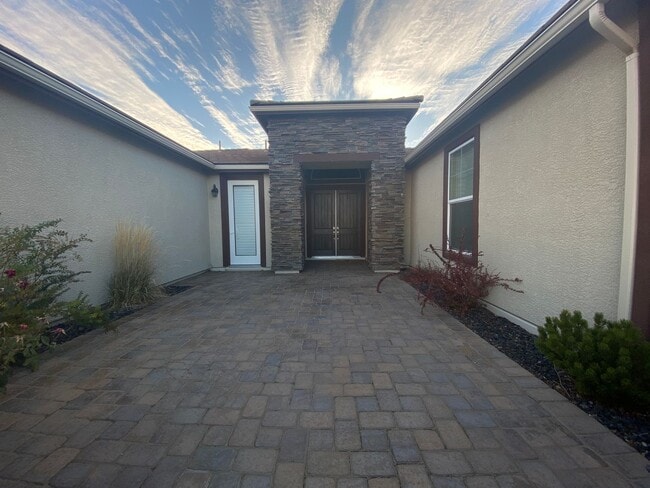 Building Photo - Sommersett 4 bedroom