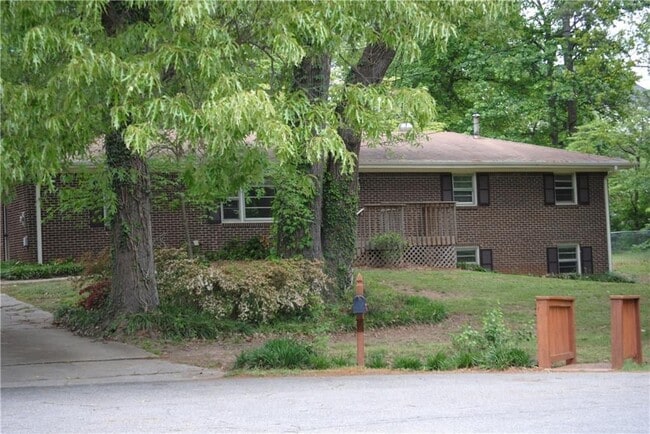 Building Photo - 1432 Spring Valley Ln